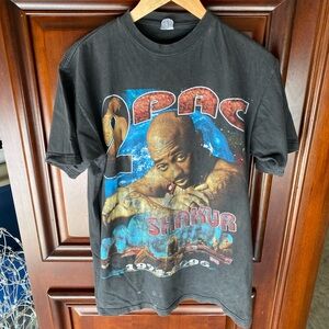 Vintage 90’s 2Pac Shakur “Life Goes On” 1971-1996 Memorial Rap Graphic Tee Shirt